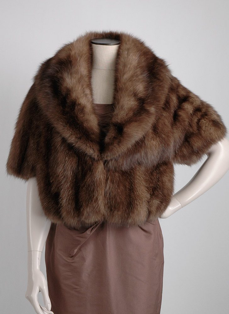 1950s 60s Razook’s Plaza Hotel brown fox fur shrug