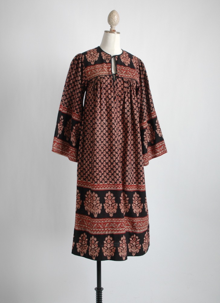 1970s al-Harbi bib India cotton dress