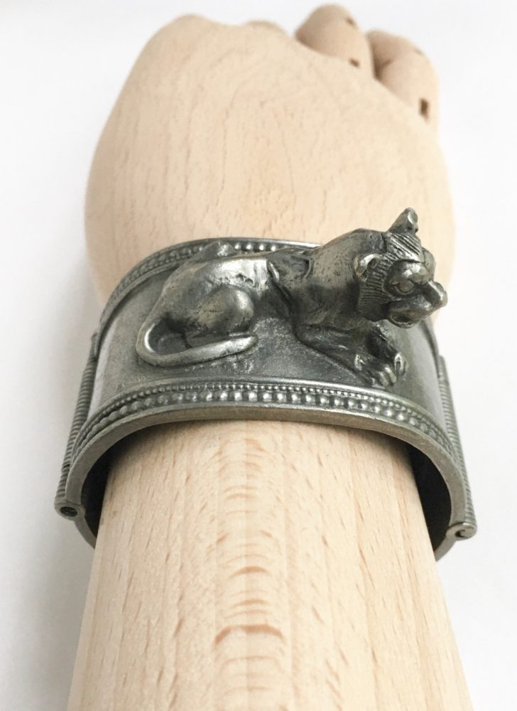 1976 MMA King Tutankhamun exhibit pewter lion cuff bracelet