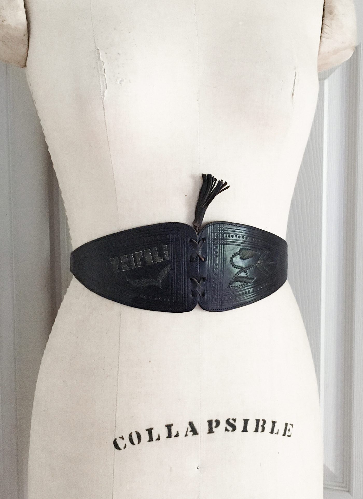 1940s 50s metallic thread Tripoli black leather corset belt