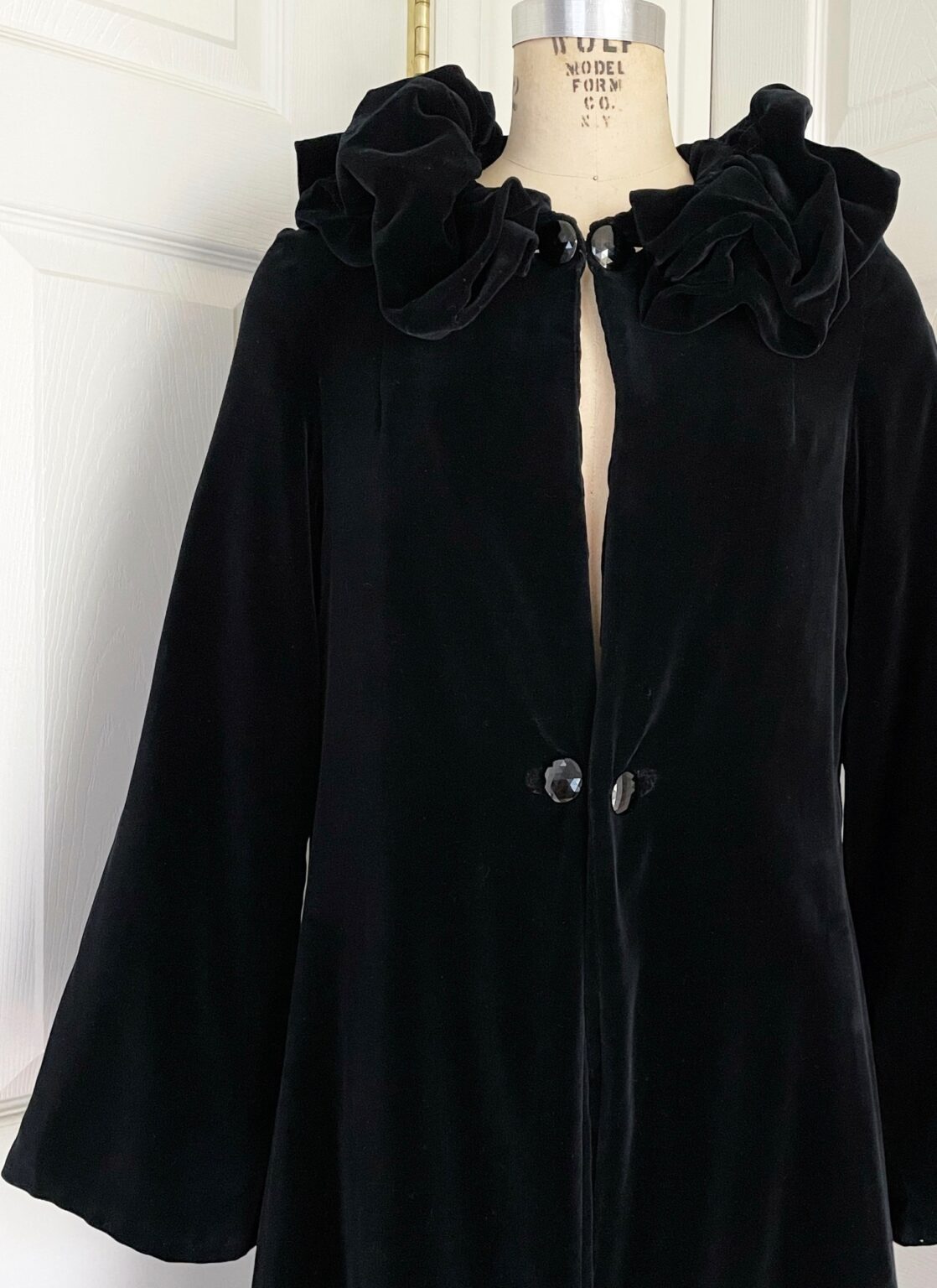 1930s black velvet ruffled collar opera coat – Hemlock Vintage Clothing