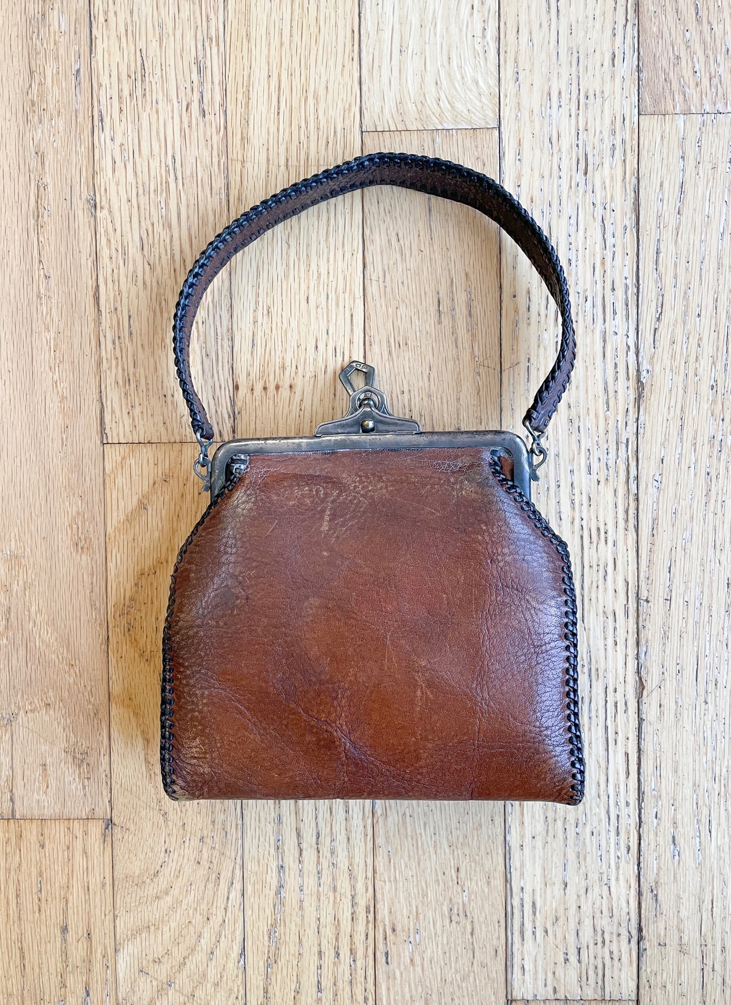 Vintage Handbag 60s Leather / Wood Handle | Bags, Vintage handbags, Leather