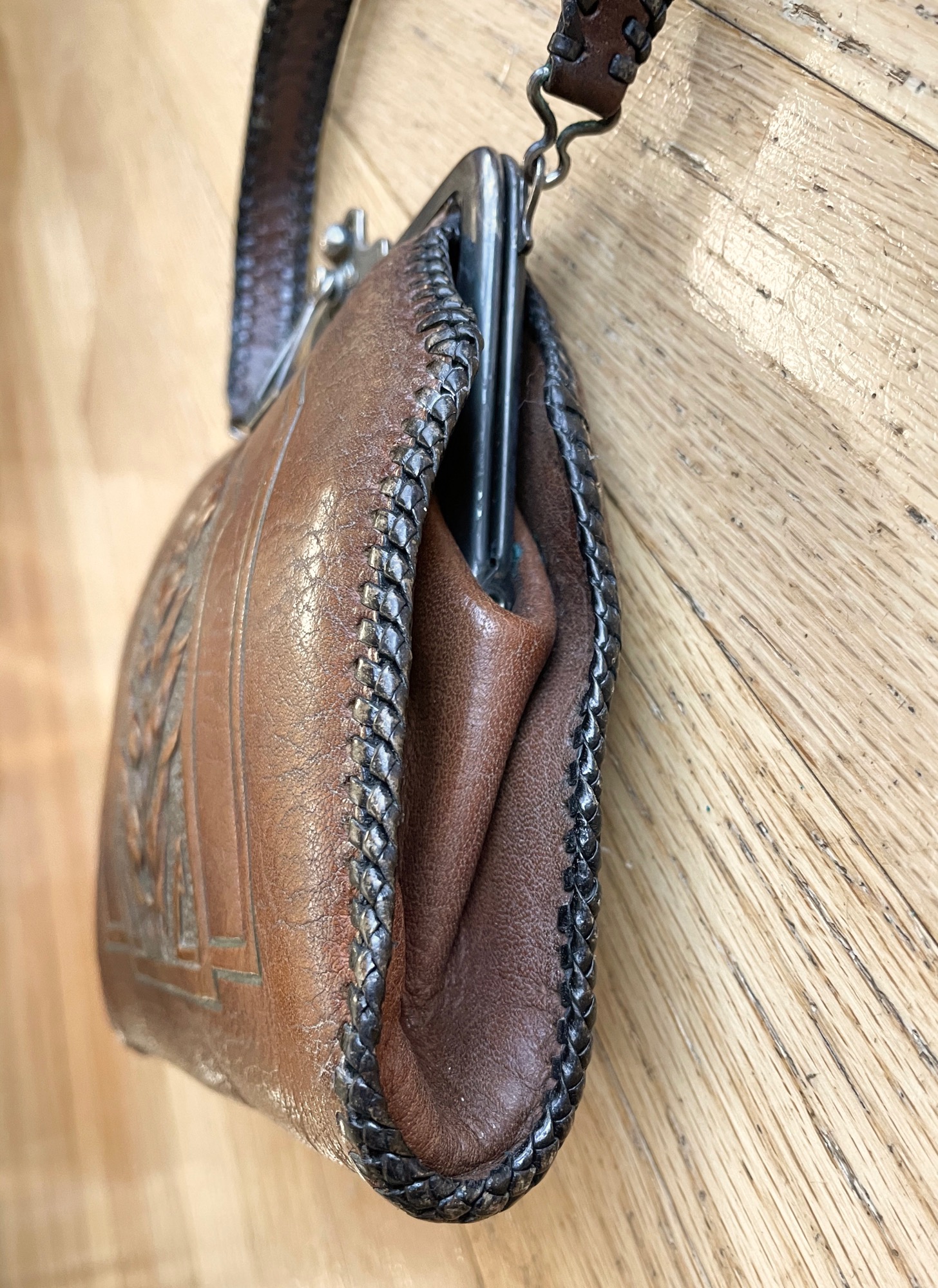 1920s 30s Arts + Crafts Nouveau tooled leather purse – Hemlock Vintage  Clothing