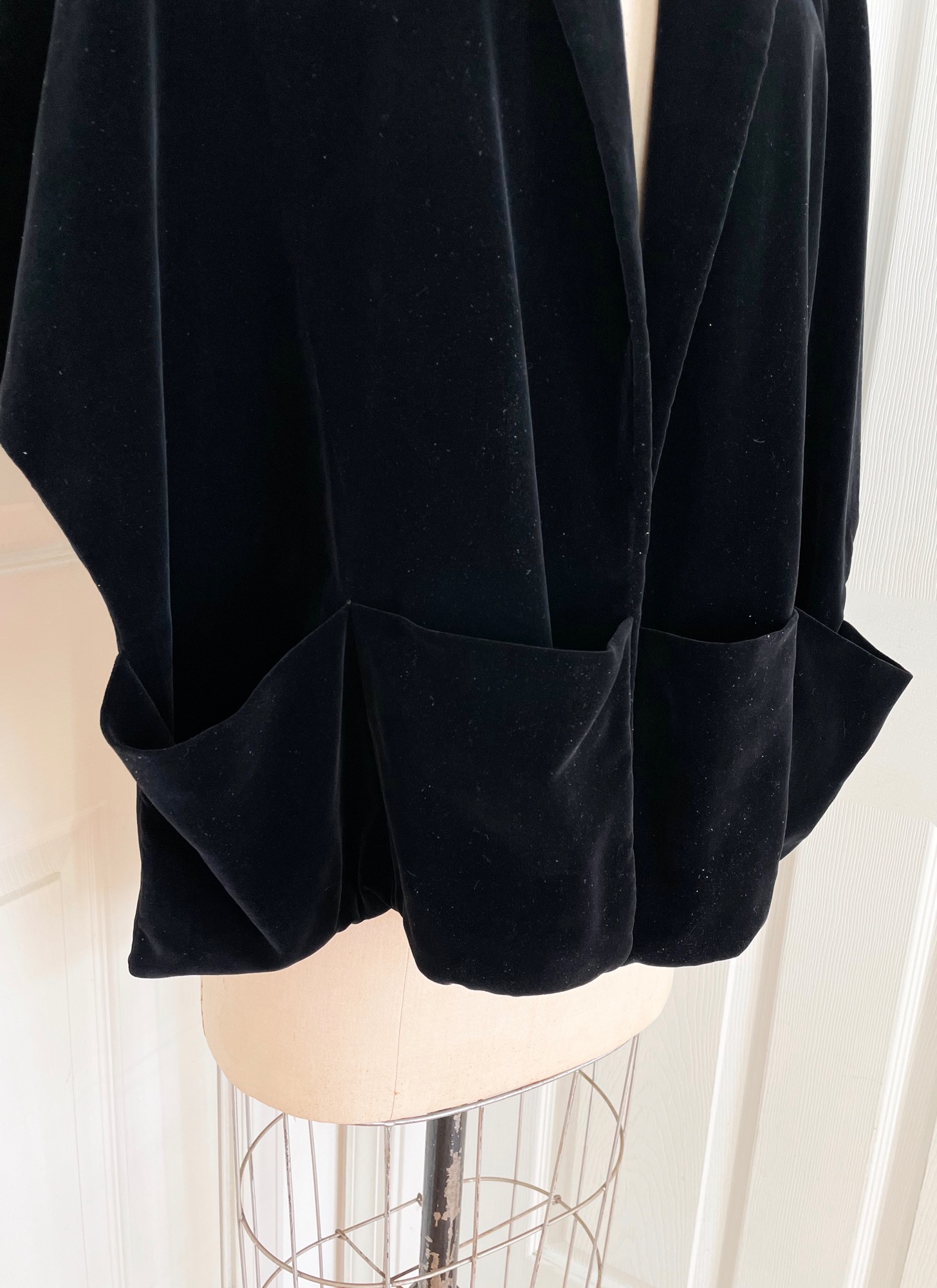 1950s black velvet cape with pockets shrug jacket – Hemlock Vintage ...