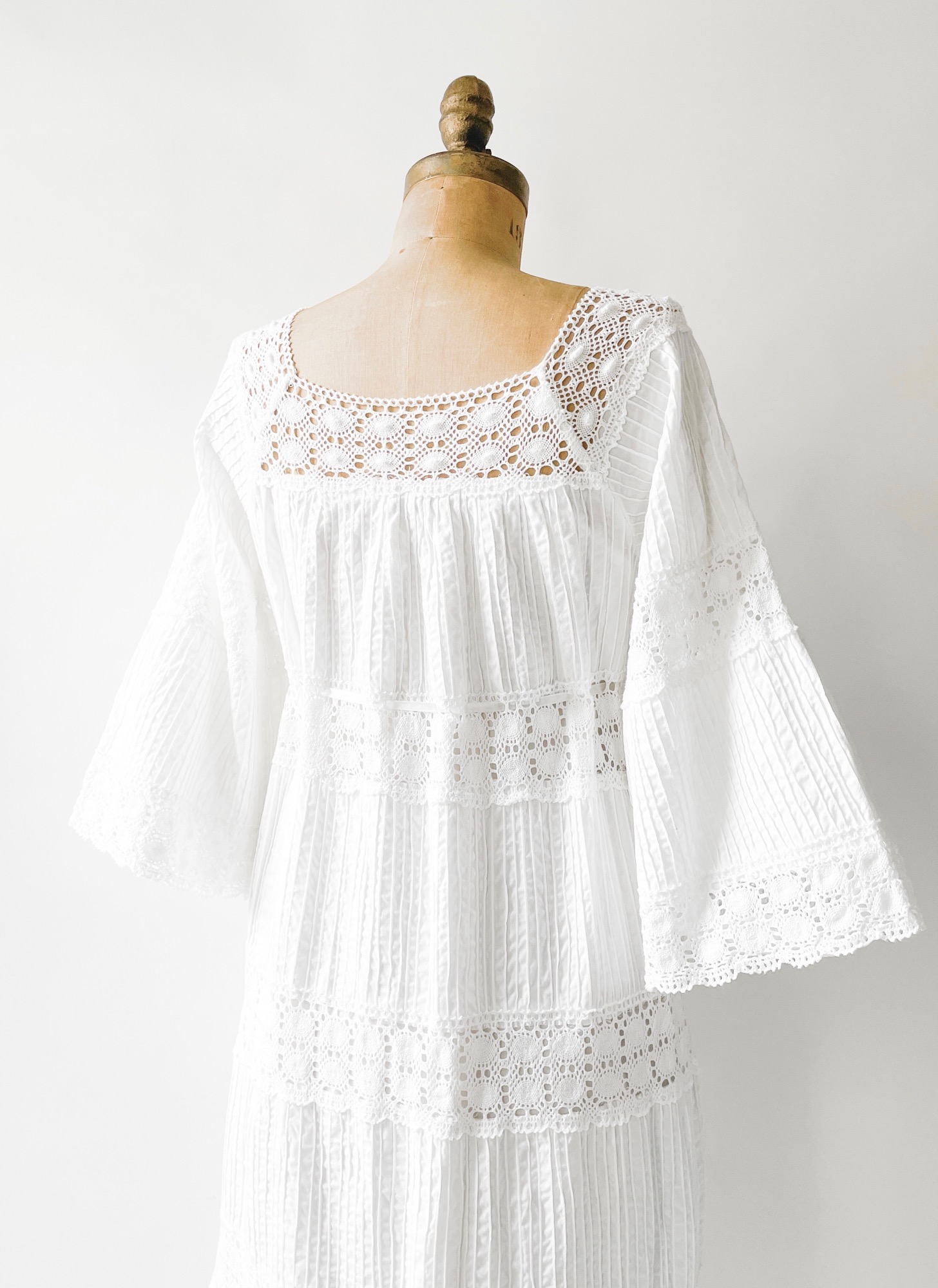 1970s crisp white cotton Mexican dress with crochet lace – Hemlock ...